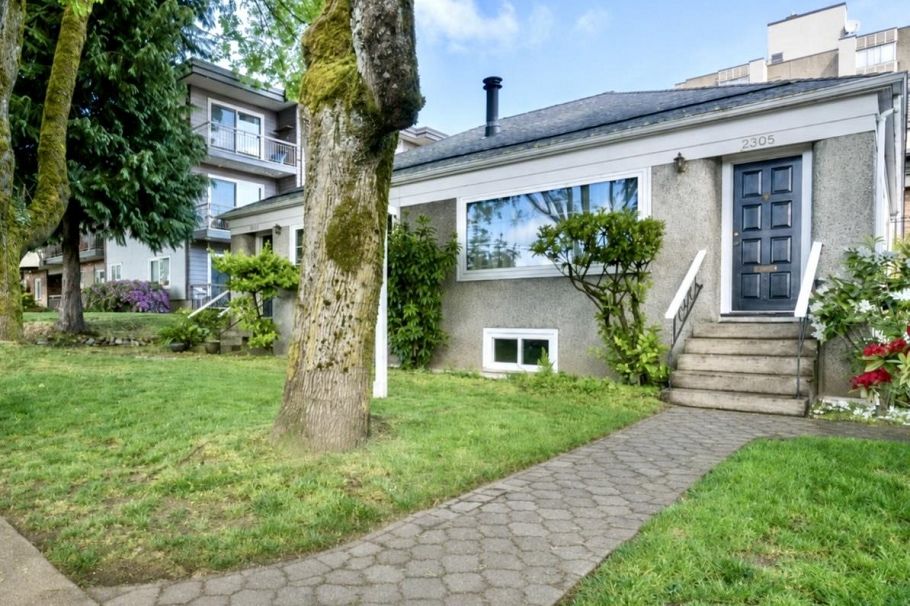 2305 W 3rd Avenue Vancouver, BC - 1