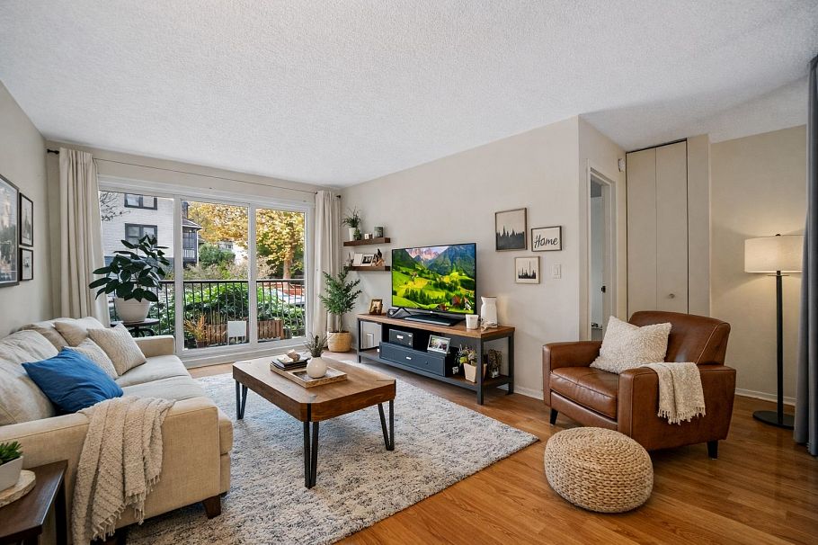 229 2033 Triumph Street Vancouver, BC - 1