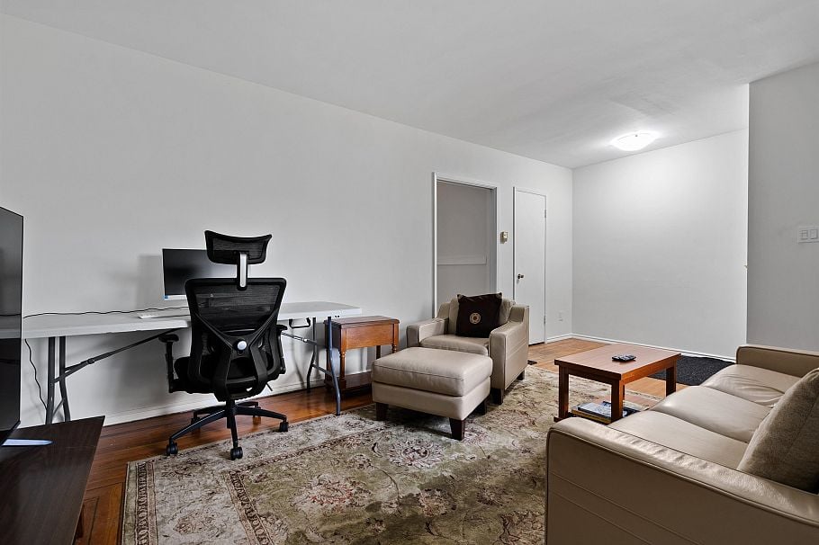 443-445 W Keith Road North Vancouver, BC - 3
