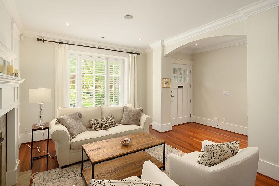 4275 W 14th Avenue Vancouver, BC - 4