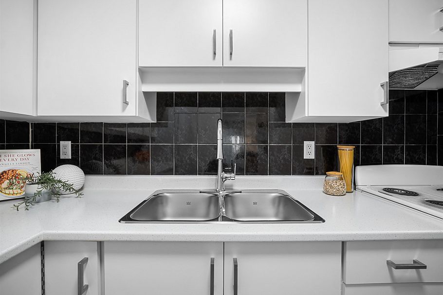 313 975 E Broadway Vancouver, BC - 11