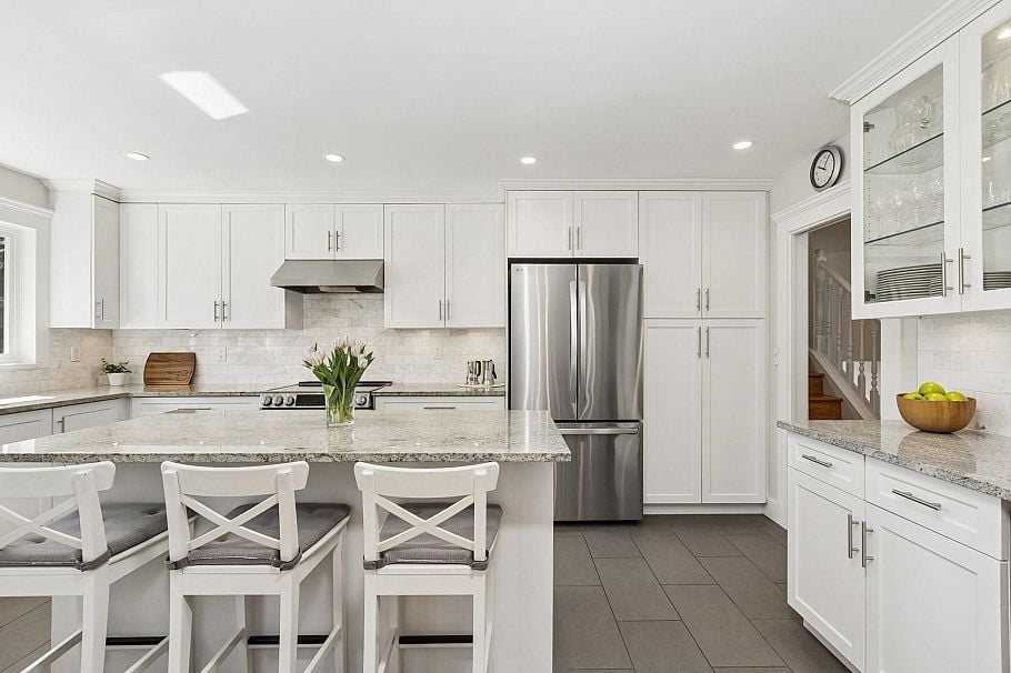 1256 Eastview Road North Vancouver, BC - 2