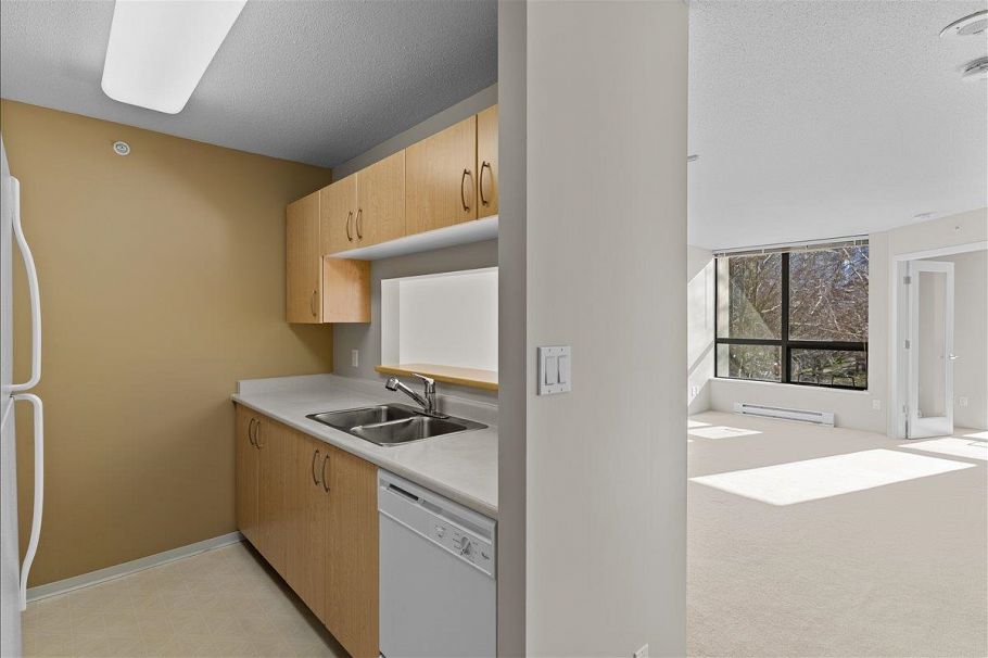 303 3588 Crowley Drive Vancouver, BC - 9