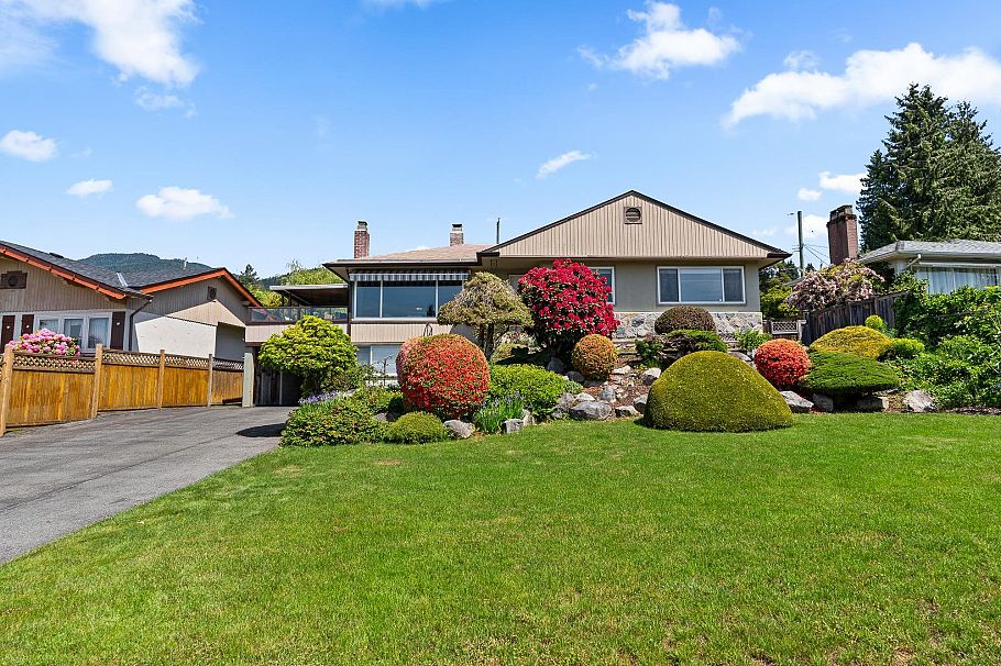 170 Carisbrooke Crescent North Vancouver, BC - 16