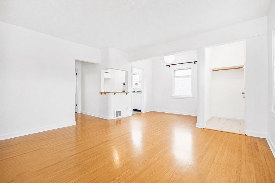 2305 W 3rd Avenue Vancouver, BC - 9