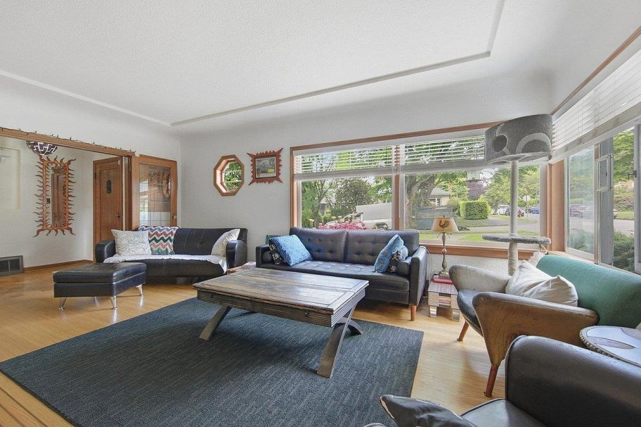 2506 W 15th Avenue Vancouver, BC - 5