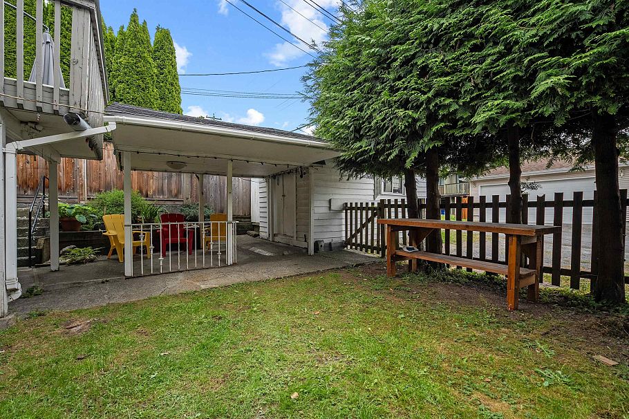 443-445 W Keith Road North Vancouver, BC - 18