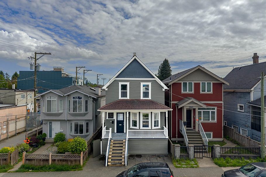 178 E King Edward Avenue Vancouver, BC - 1