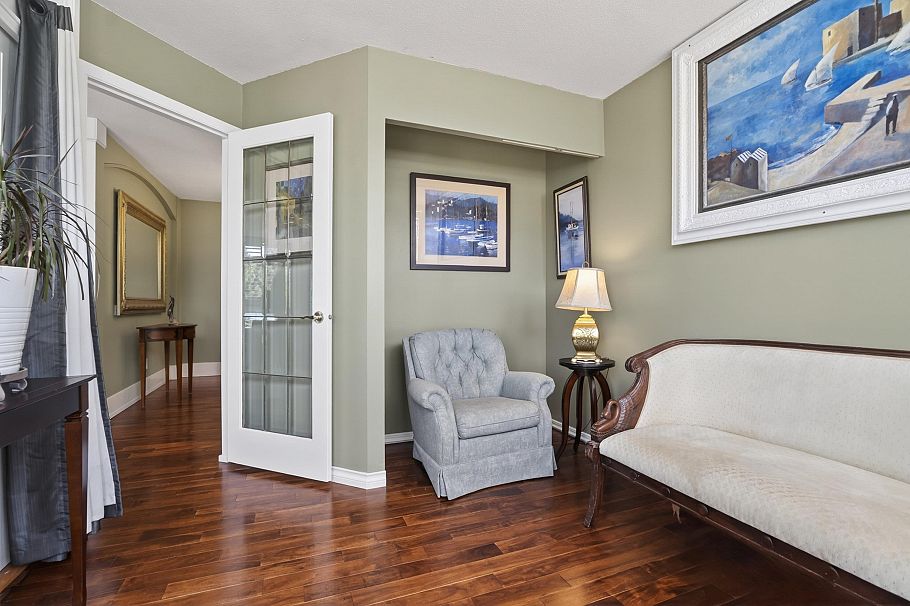 501 1327 E Keith Road North Vancouver, BC - 12