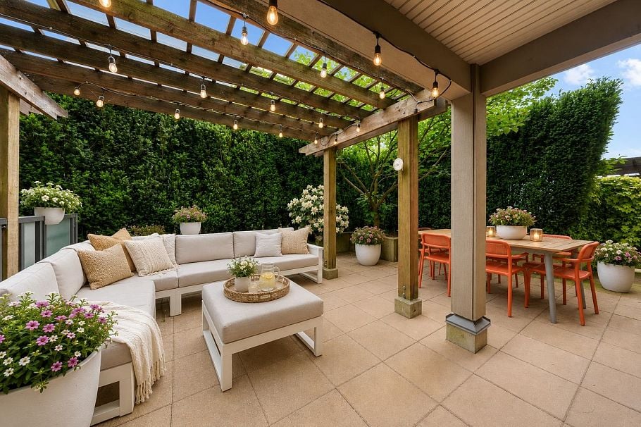 203 1677 Lloyd Avenue North Vancouver, BC - 1