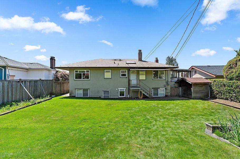 170 Carisbrooke Crescent North Vancouver, BC - 14