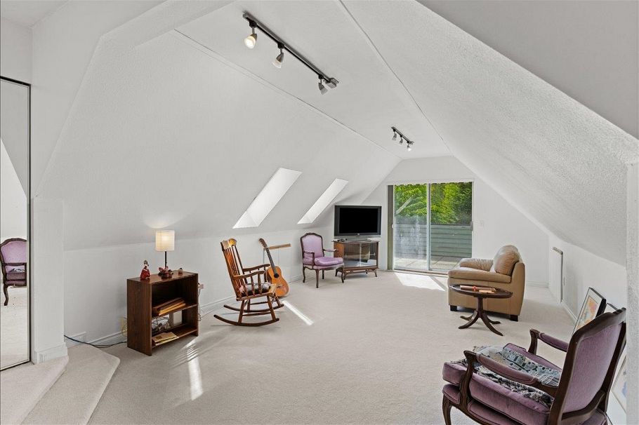 2471 Mowat Place North Vancouver, BC - 24
