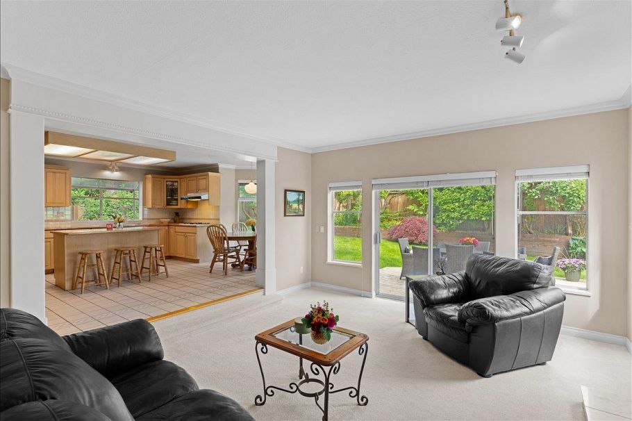 2471 Mowat Place North Vancouver, BC - 11