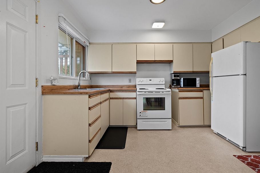 443-445 W Keith Road North Vancouver, BC - 10
