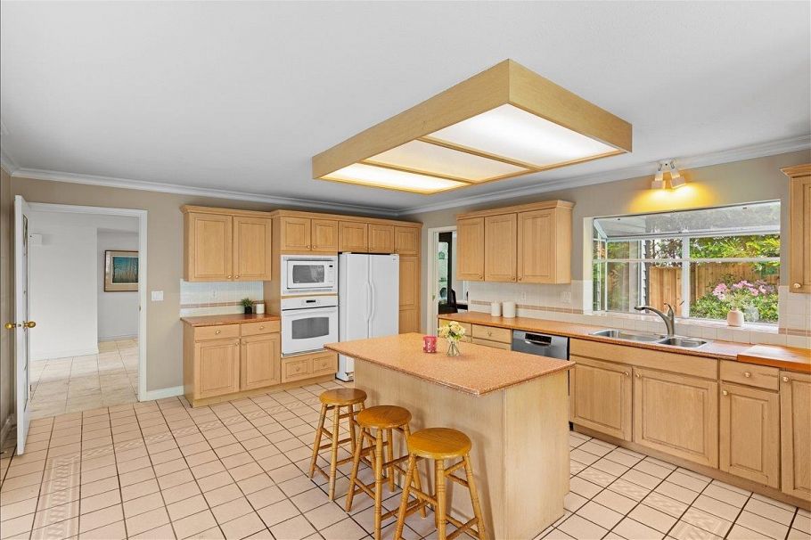 2471 Mowat Place North Vancouver, BC - 36