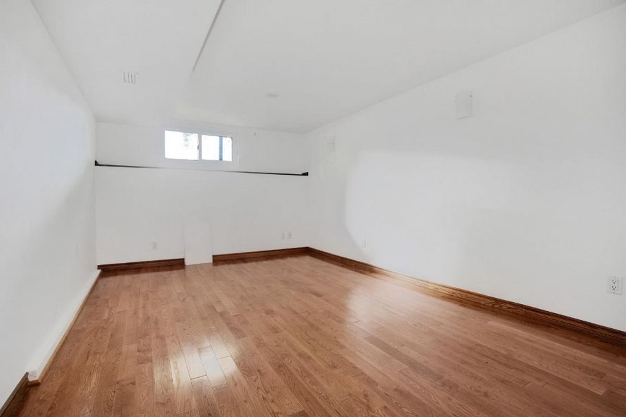 2305 W 3rd Avenue Vancouver, BC - 24