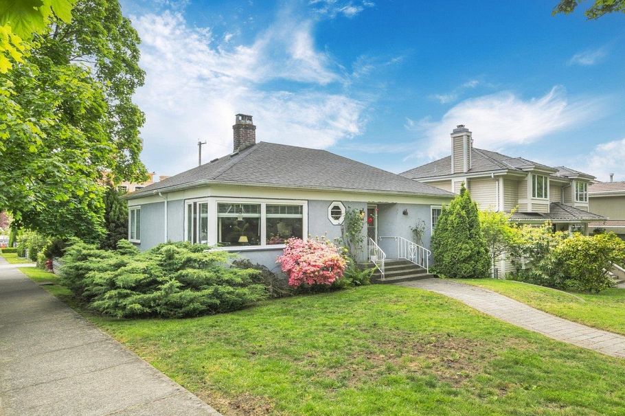 2506 W 15th Avenue Vancouver, BC - 1
