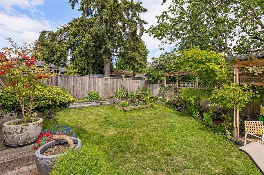 534 E 7th Street North Vancouver, BC - 30