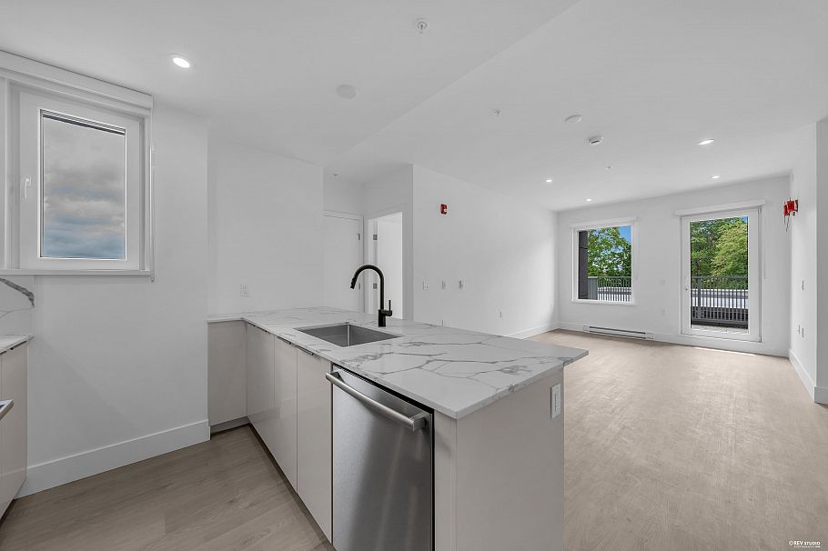 309 2250 E 1st Avenue Vancouver, BC - 3