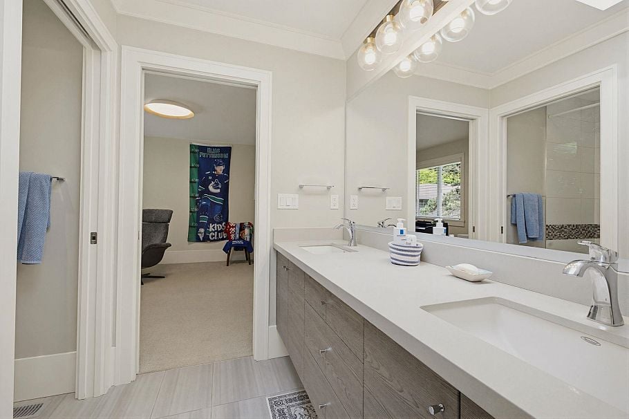 1138 Ridgewood Drive North Vancouver, BC - 24