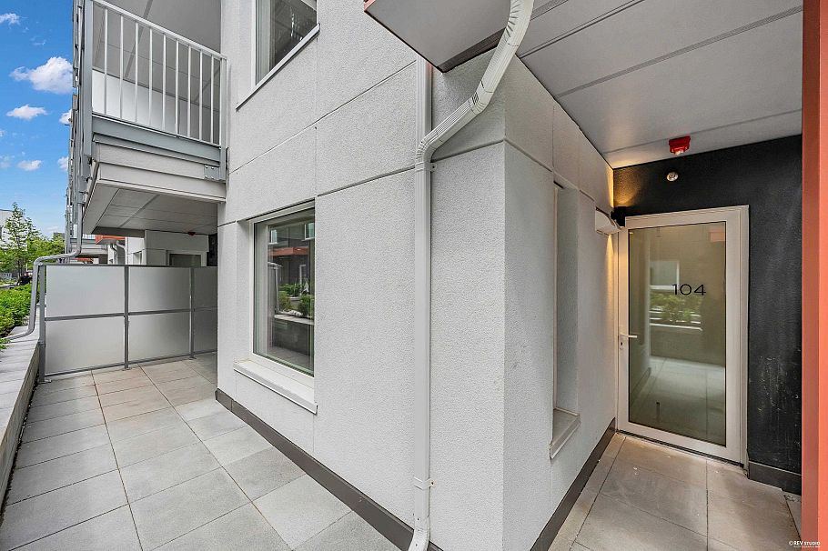 104 2250 E 1st Avenue Vancouver, BC - 1