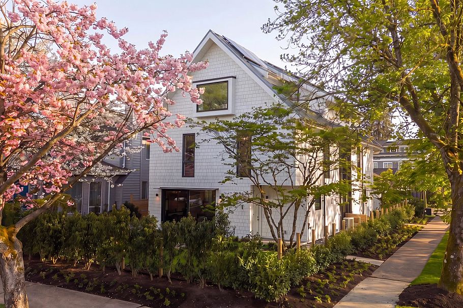 2 2830 Musqueamview Street Vancouver, BC - 1