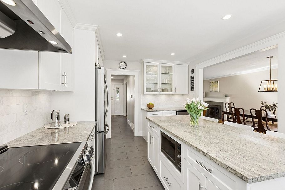 1256 Eastview Road North Vancouver, BC - 6