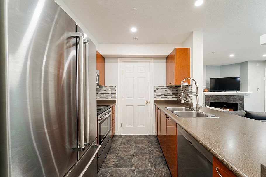 201 1688 E 8th Avenue Vancouver, BC - 4