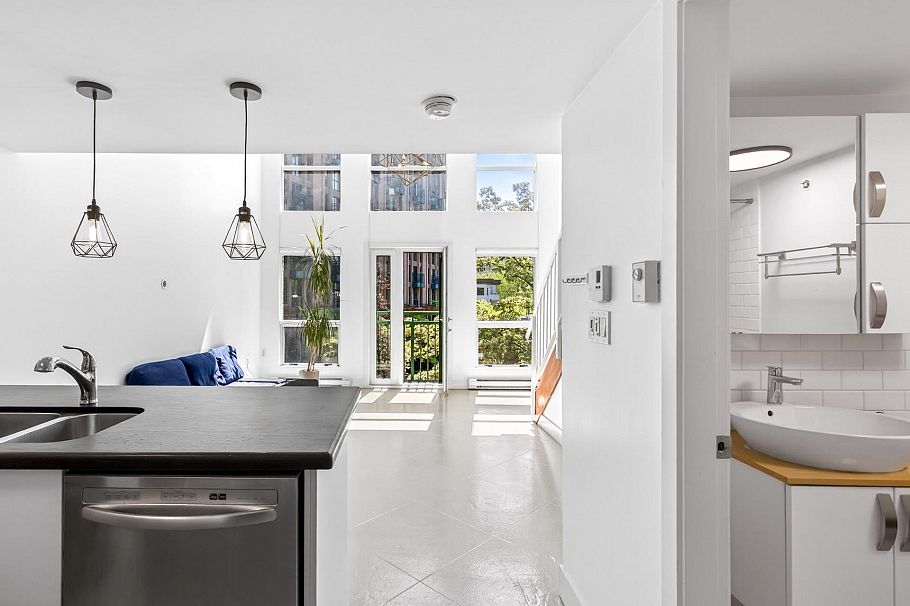 309 1 E Cordova Street Vancouver, BC - 3