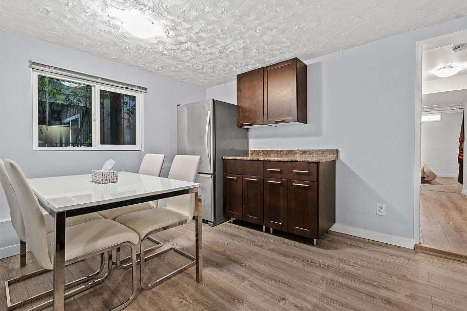 443-445 W Keith Road North Vancouver, BC - 27