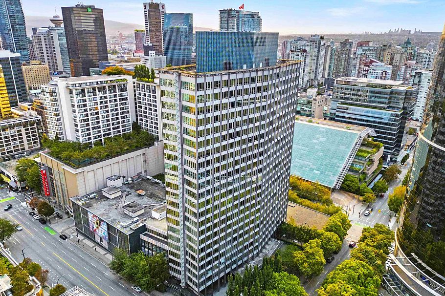 614 989 Nelson Street Vancouver, BC - 1