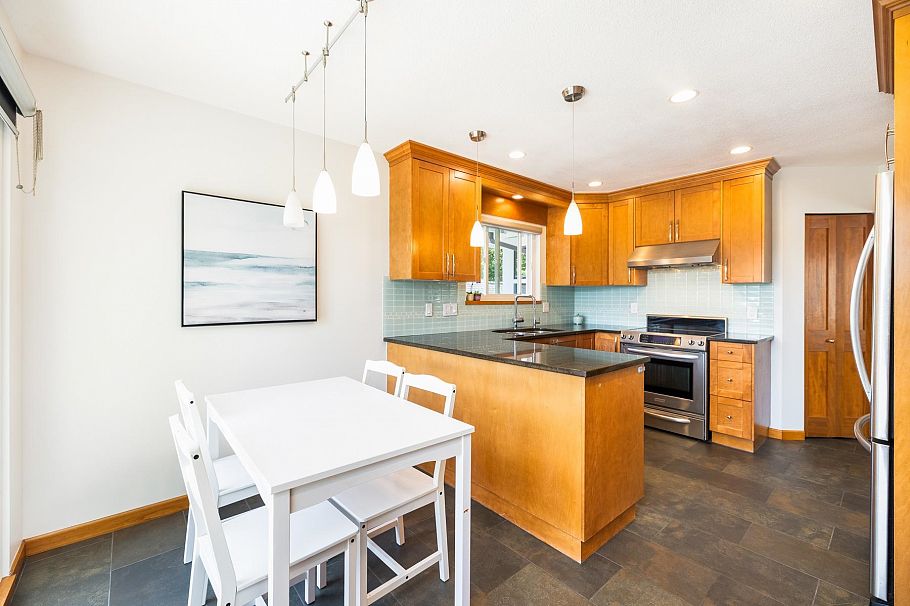 3985 Frames Place North Vancouver, BC - 13