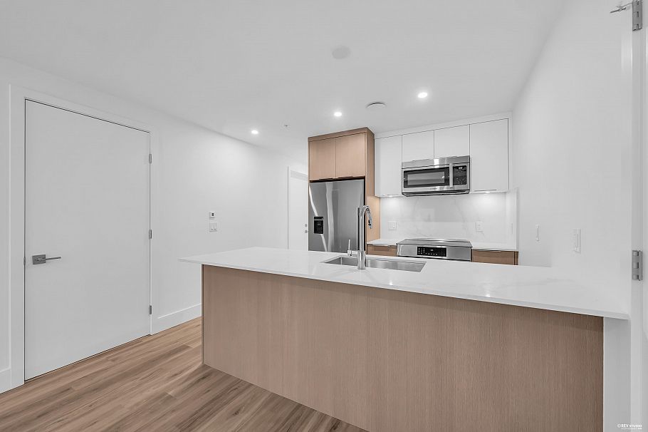 104 2250 E 1st Avenue Vancouver, BC - 2