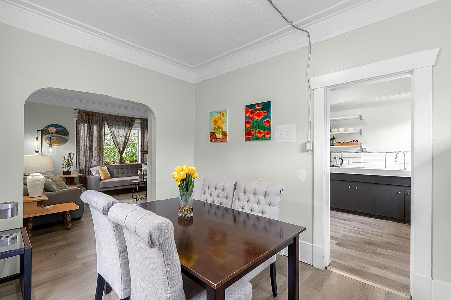 3425 W 8th Avenue Vancouver, BC - 9