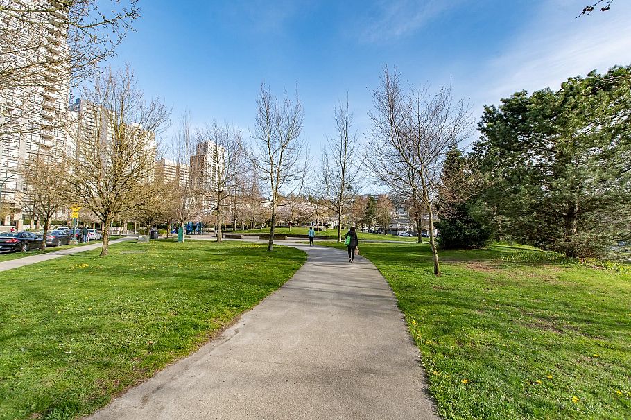 303 3588 Crowley Drive Vancouver, BC - 29