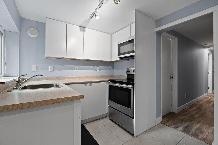 443-445 W Keith Road North Vancouver, BC - 12