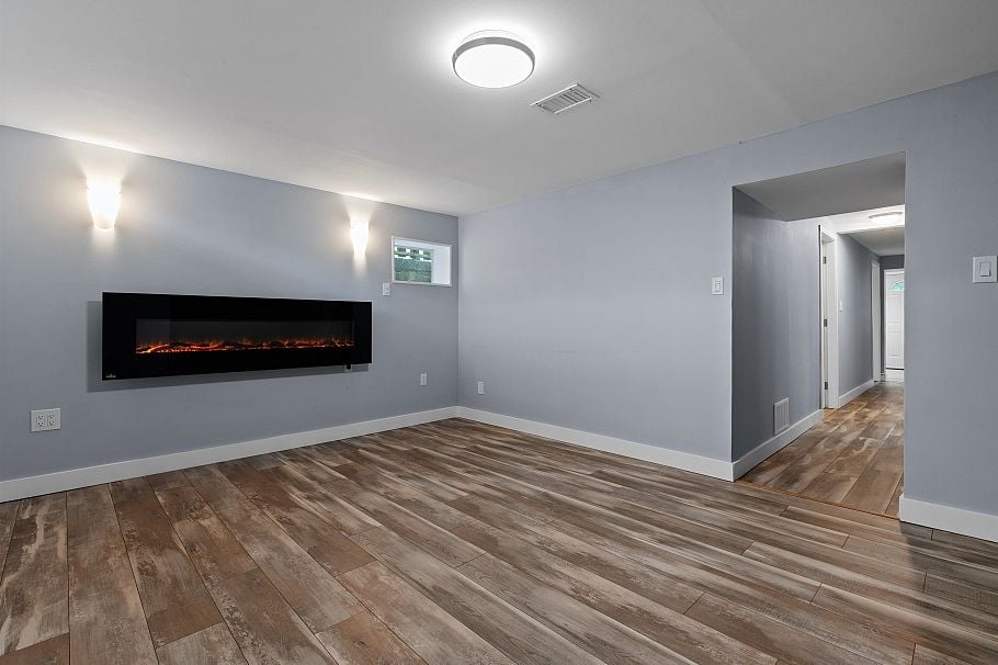 443-445 W Keith Road North Vancouver, BC - 11