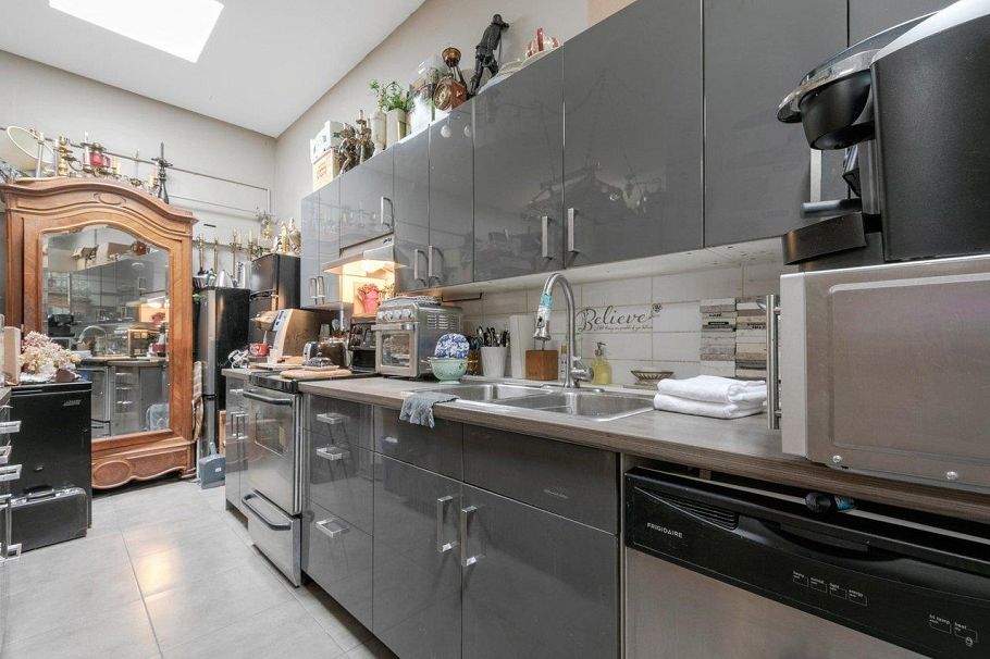 482 W 17th Avenue Vancouver, BC - 34