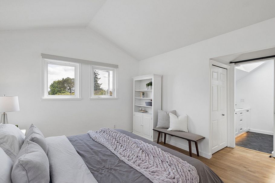 207 1518 Bowser Avenue North Vancouver, BC - 23