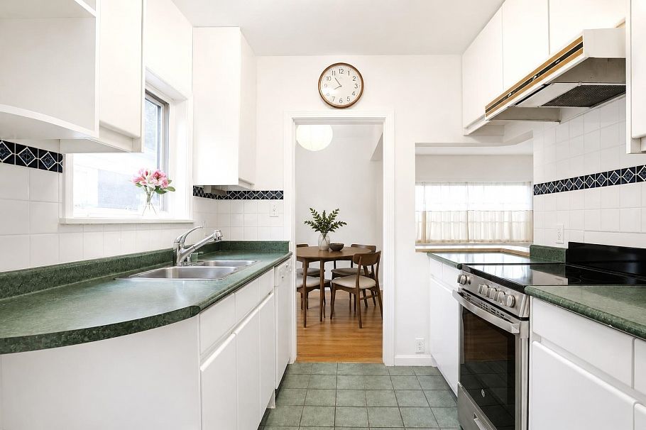 2305 W 3rd Avenue Vancouver, BC - 12