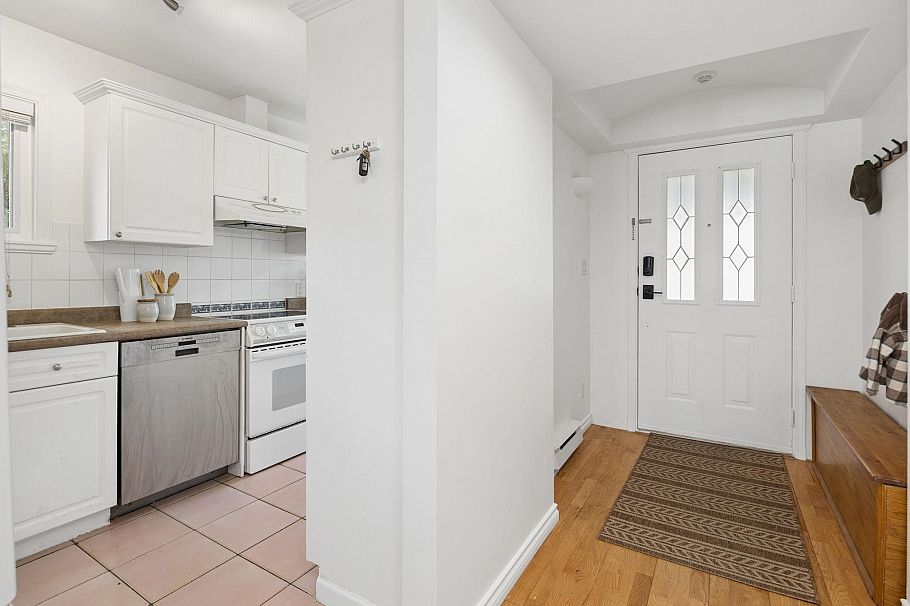 207 1518 Bowser Avenue North Vancouver, BC - 9