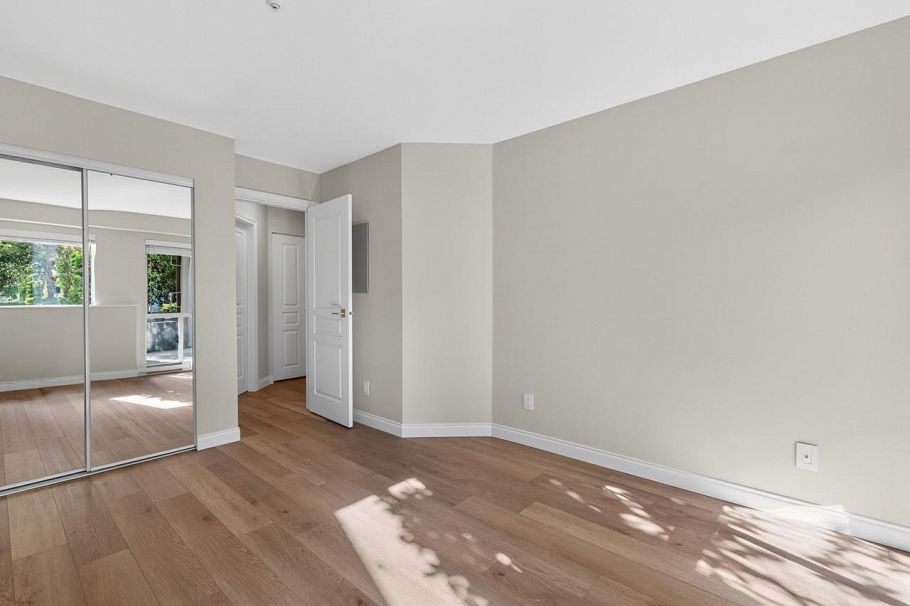 109 8460 Jellicoe Street Vancouver, BC - 14