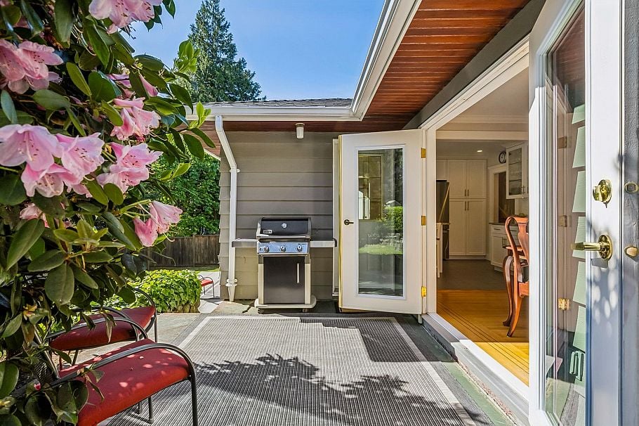 1256 Eastview Road North Vancouver, BC - 11