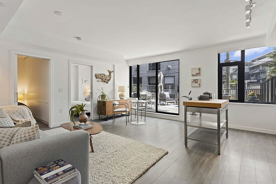 301 210 E 5th Avenue Vancouver, BC - 2