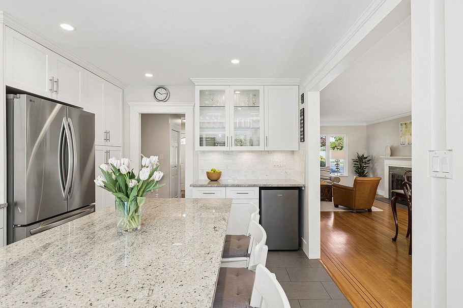 1256 Eastview Road North Vancouver, BC - 4