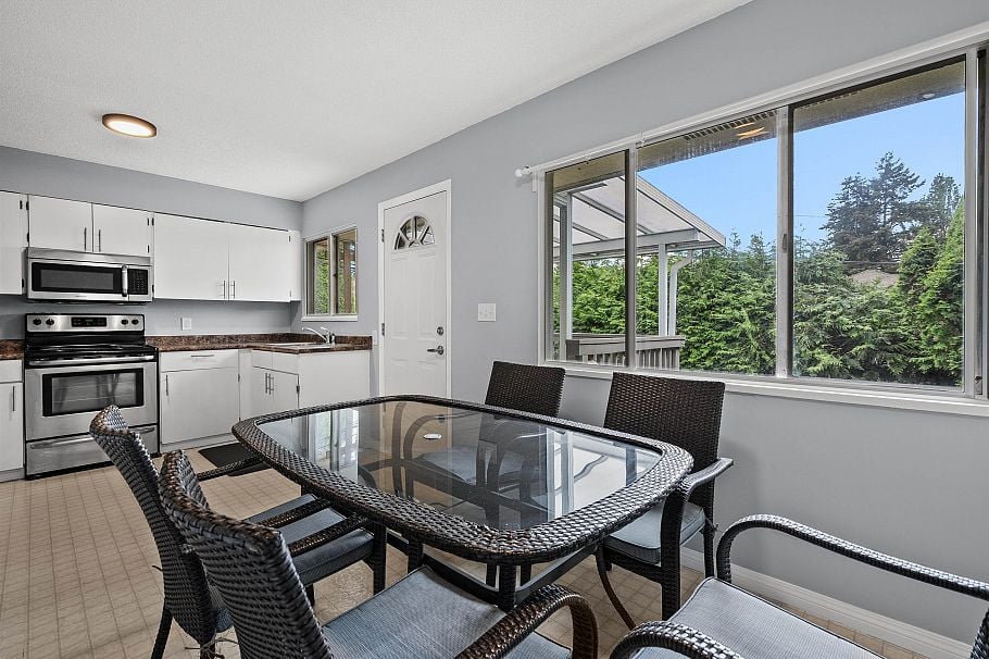 443-445 W Keith Road North Vancouver, BC - 32