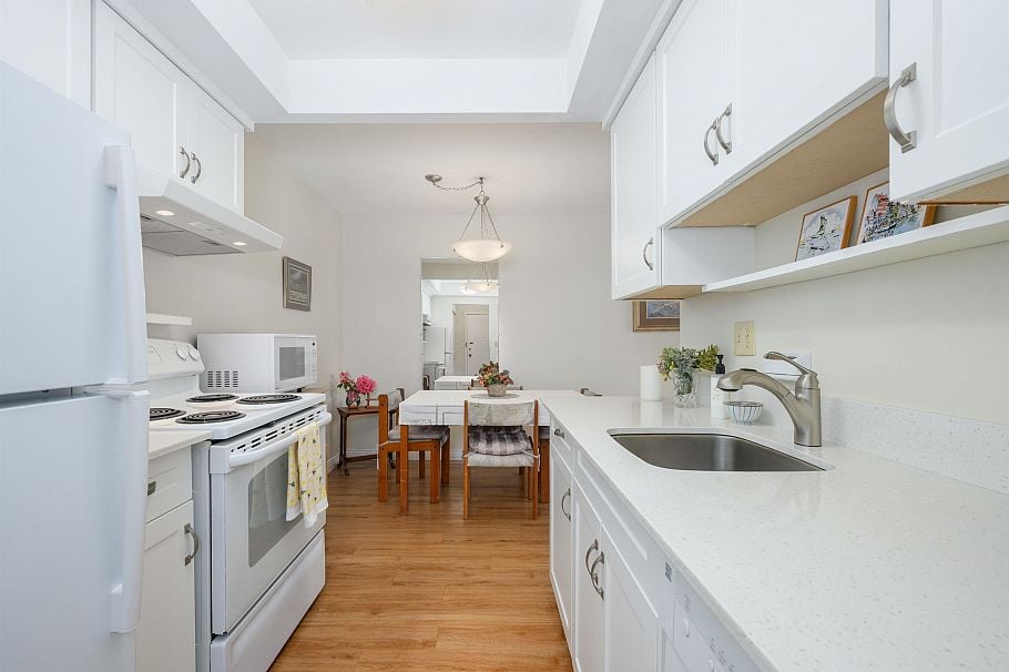 105 123 E 19th Street North Vancouver, BC - 11