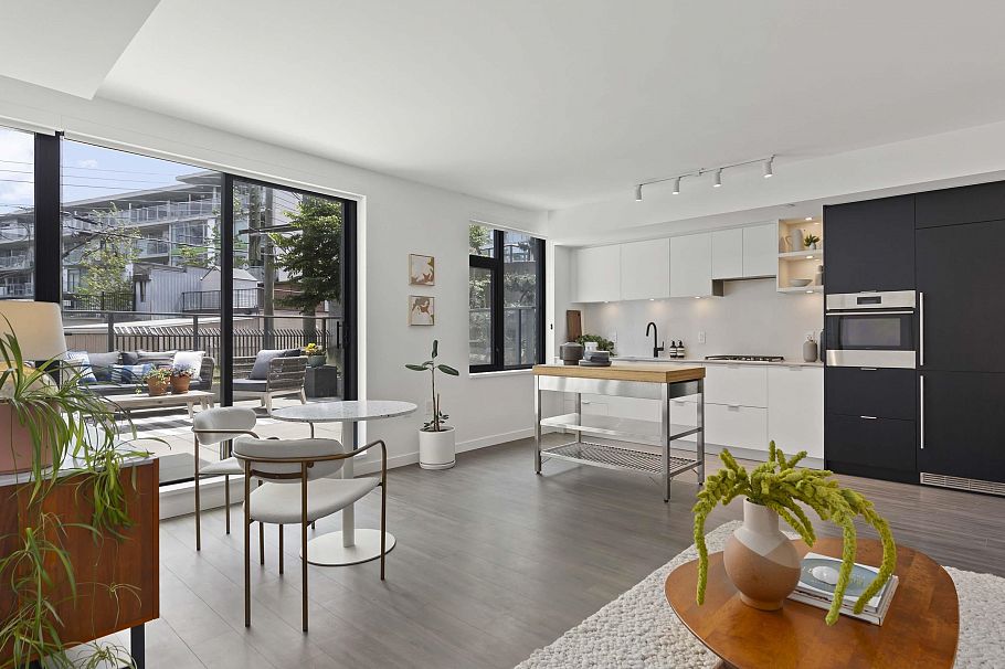 301 210 E 5th Avenue Vancouver, BC - 1