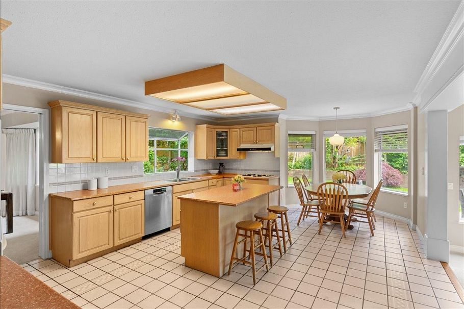 2471 Mowat Place North Vancouver, BC - 8
