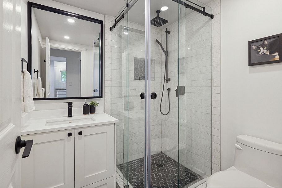 207 1518 Bowser Avenue North Vancouver, BC - 19